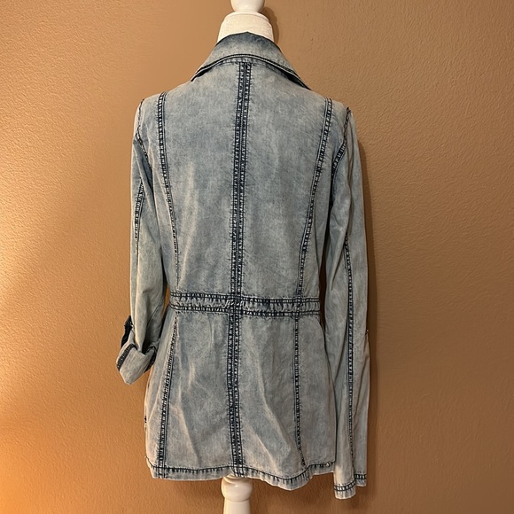 ASHLEY - Picture 4 of 8